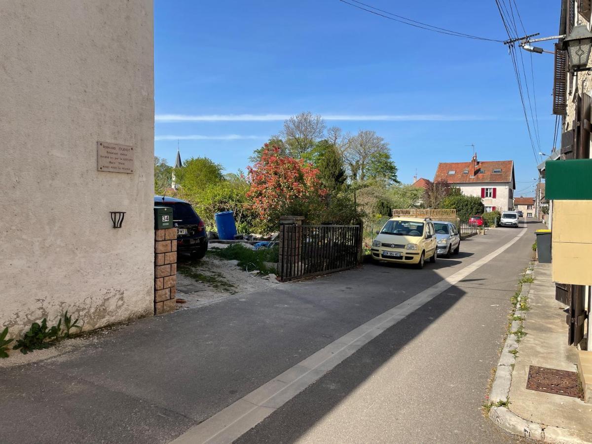 Bienvenue Chez Vous "Appartement Classe 2 Etoiles En Rdc Avec Espace Exterieur Et Parking" 多勒 外观 照片